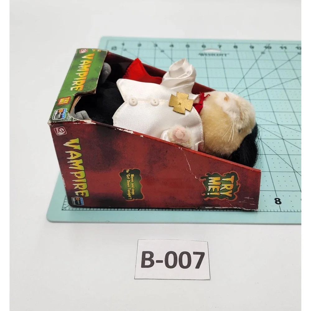 Gemmy Singing‎ Hamster in Dracula Costume Vampire Halloween NIB Vtg